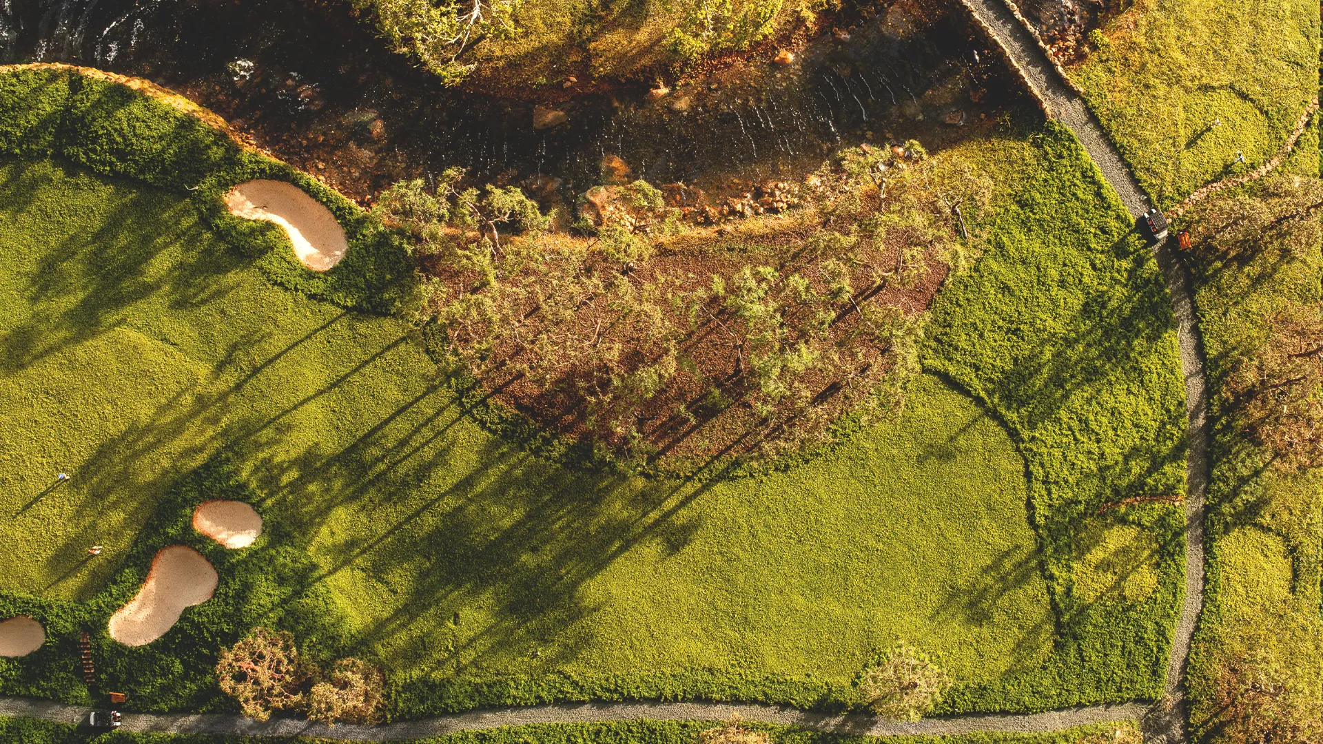 pine-barens-country-club-hole-17-arial-view-mobile-micro-landscapes Aerial view of Pine Barrens Hole 17 showing full layout with fairway, bridge, and green
