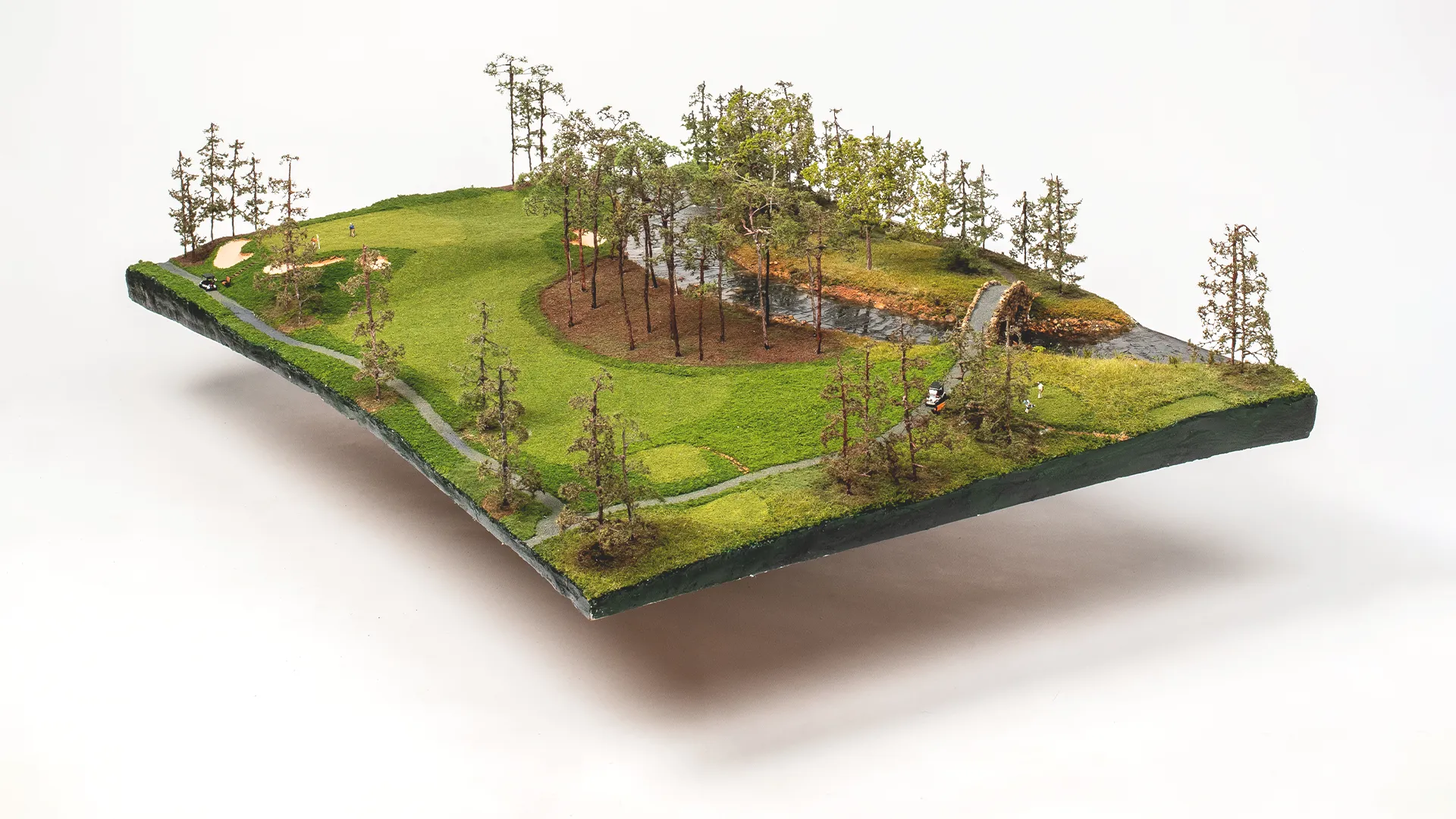 pine-barens-country-club-hole-17-micro-landscapes-1-160-main-mobile Ultra-realistic miniature green of Pine Barrens Hole 17 with hand-painted textures 1:160 size view from tee box