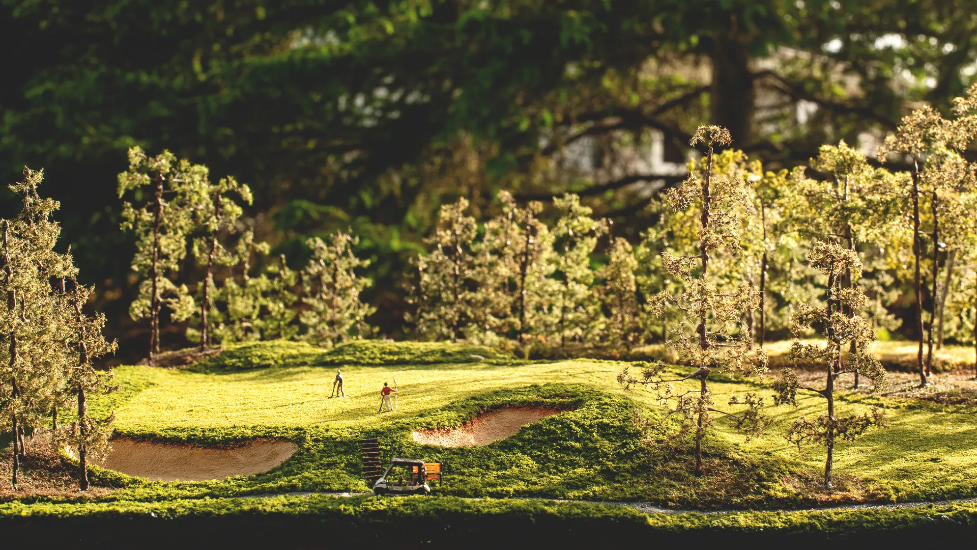 pine-barens-country-club-hole-17-micro-landscapes Close-up of handcrafted micro landscape replica of Pine Barrens Hole 17 green