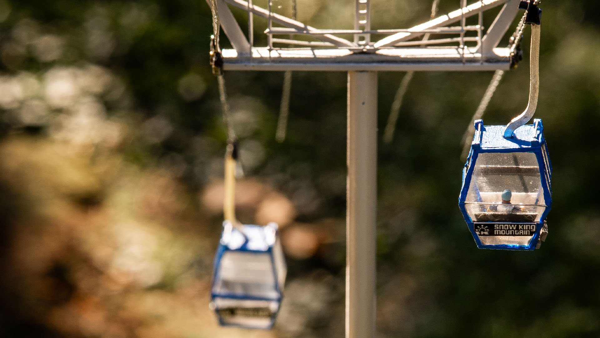 Gondola tower and cable detail from the 29029 Everesting Snow King micro landscape