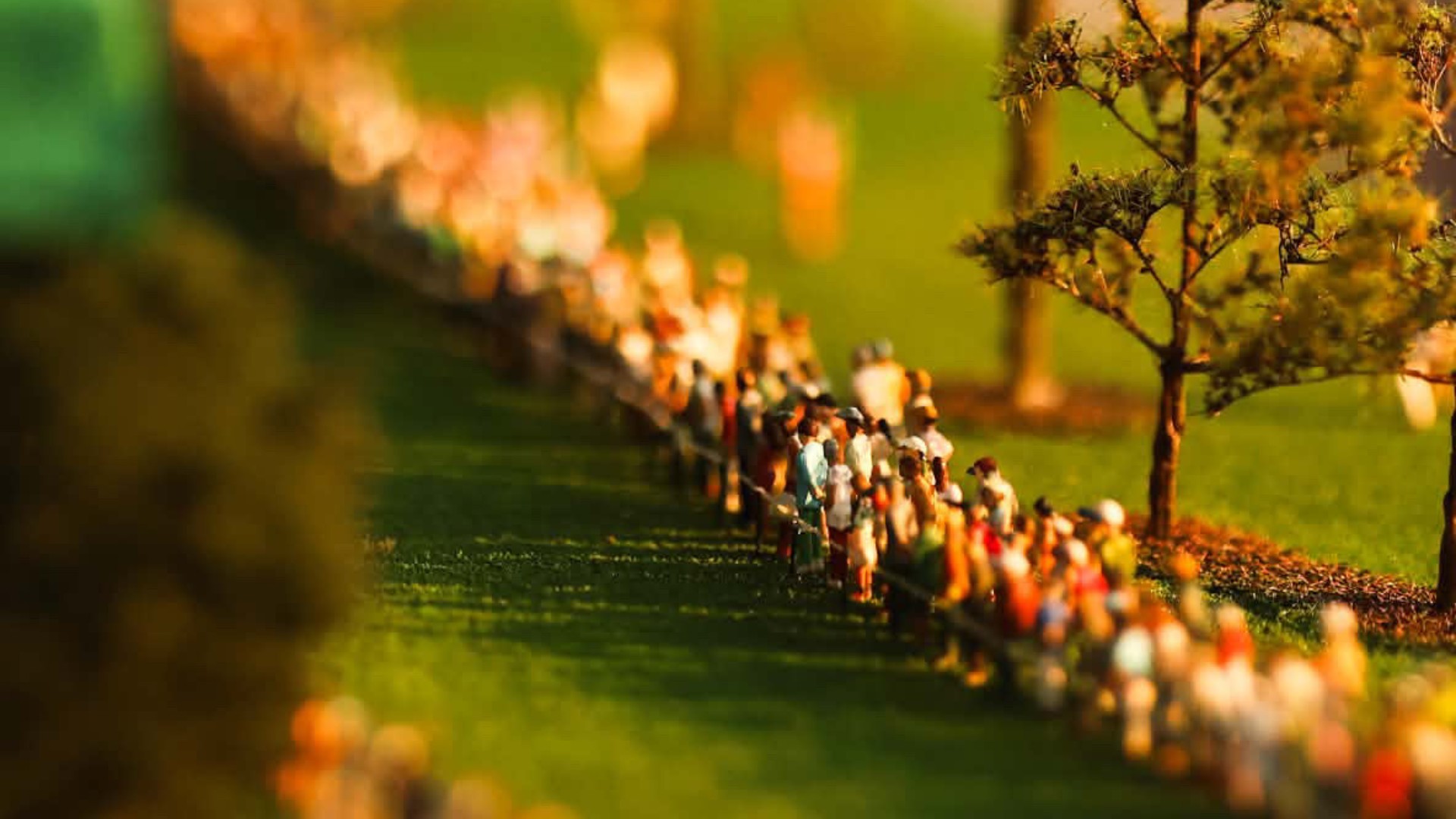golf course miniature replica crowded fairway